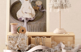 ​Decorative set with a mini mannequin